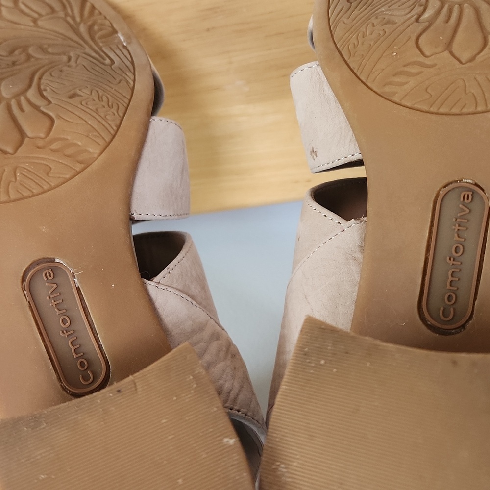 Comfortiva Women's Beige Strappy Sandals Sz. 9 - Picture 8 of 9